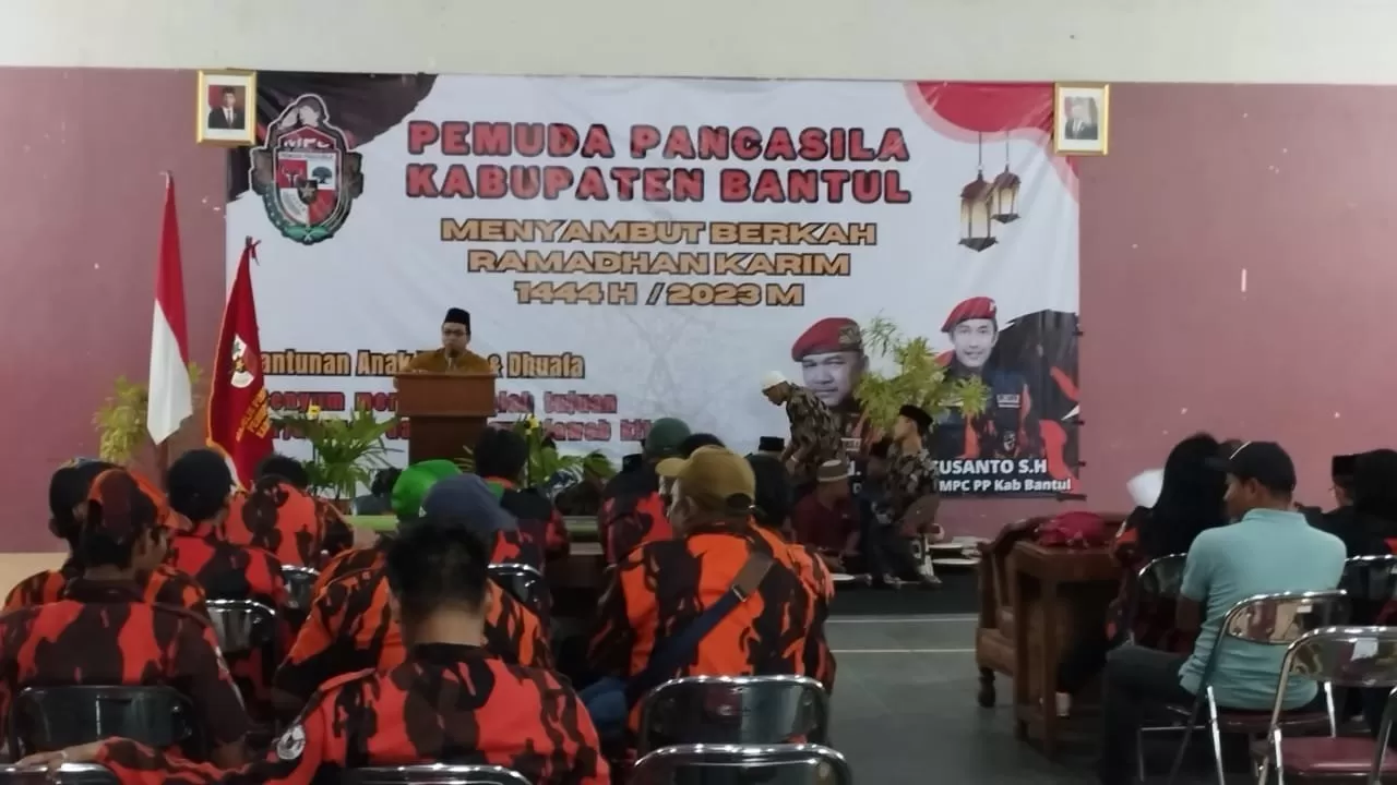 Kegiatan pemberian santunan yang digelar MPC Pemuda Pancasila Bantul di Balai Kalurahan Palbapang.