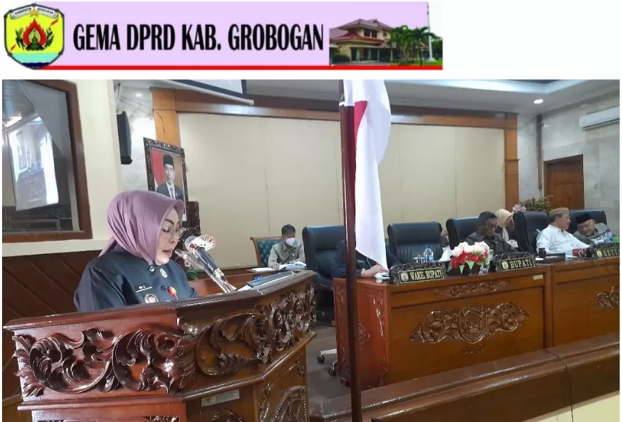 Rapat paripurna DPRD Grobogan penyampaian jawaban bupati atas pemandangan umum fraksi terhadap Raperda Pajak. (Foto: M Taslim Hadi)