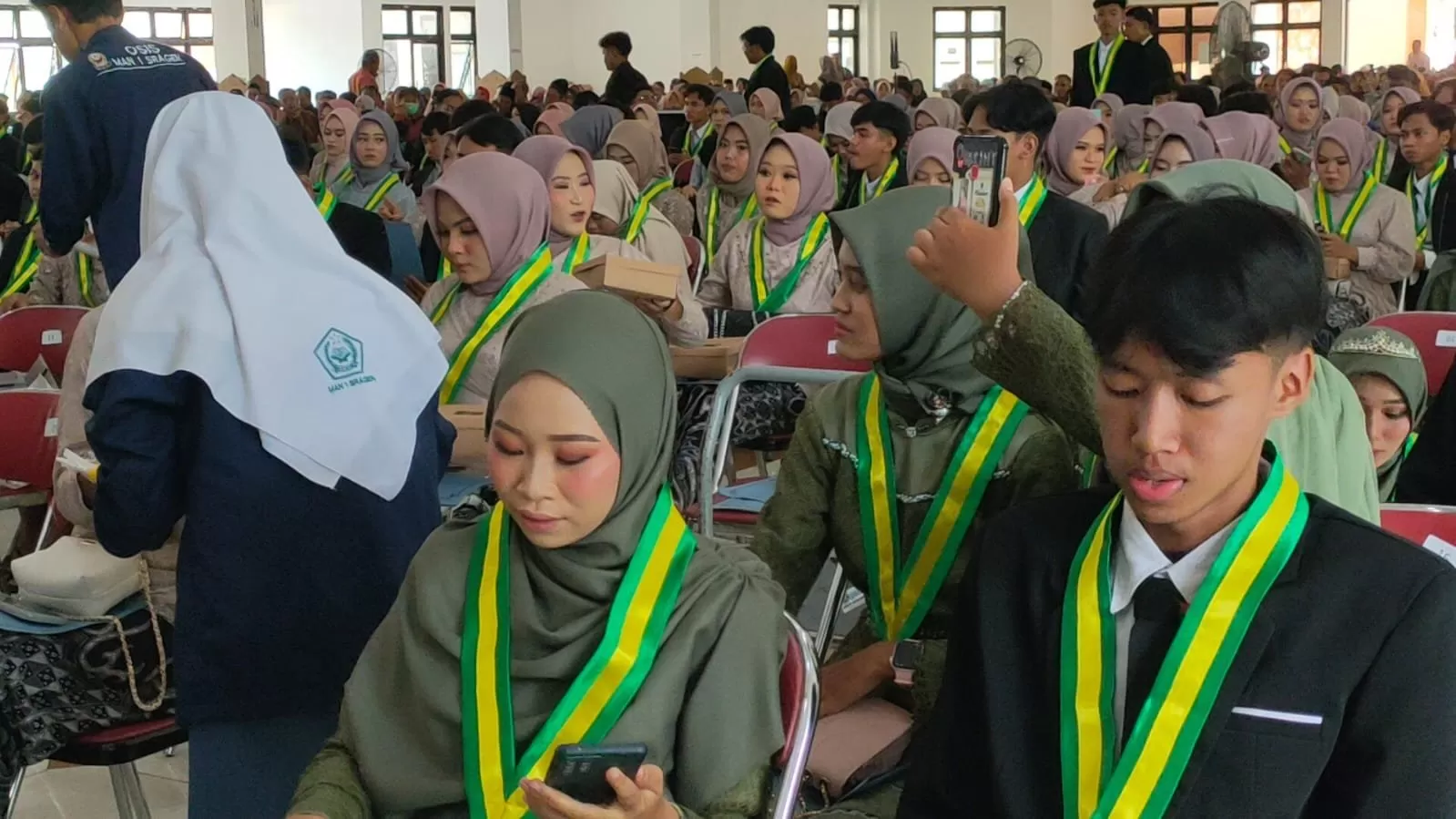 Ratusan siswa MAN 1 Sragen mengikuti Akhirussanah di Gedung SMS Sragen. (Foto : Said Masykuri)