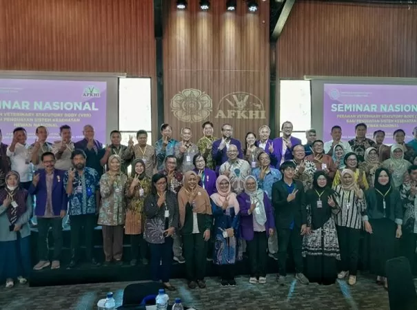Para pemangku kepentingan bidang kesehatan hewan ikut seminar nasional VSB  yang digelar UGM bersama AFKHI di Semarang. (Foto: Chandra AN)