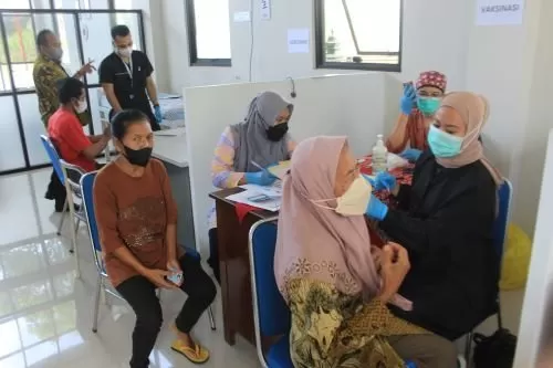 Pelaksanaan vaksinasi Covid-19.  (foto: dedy ew)