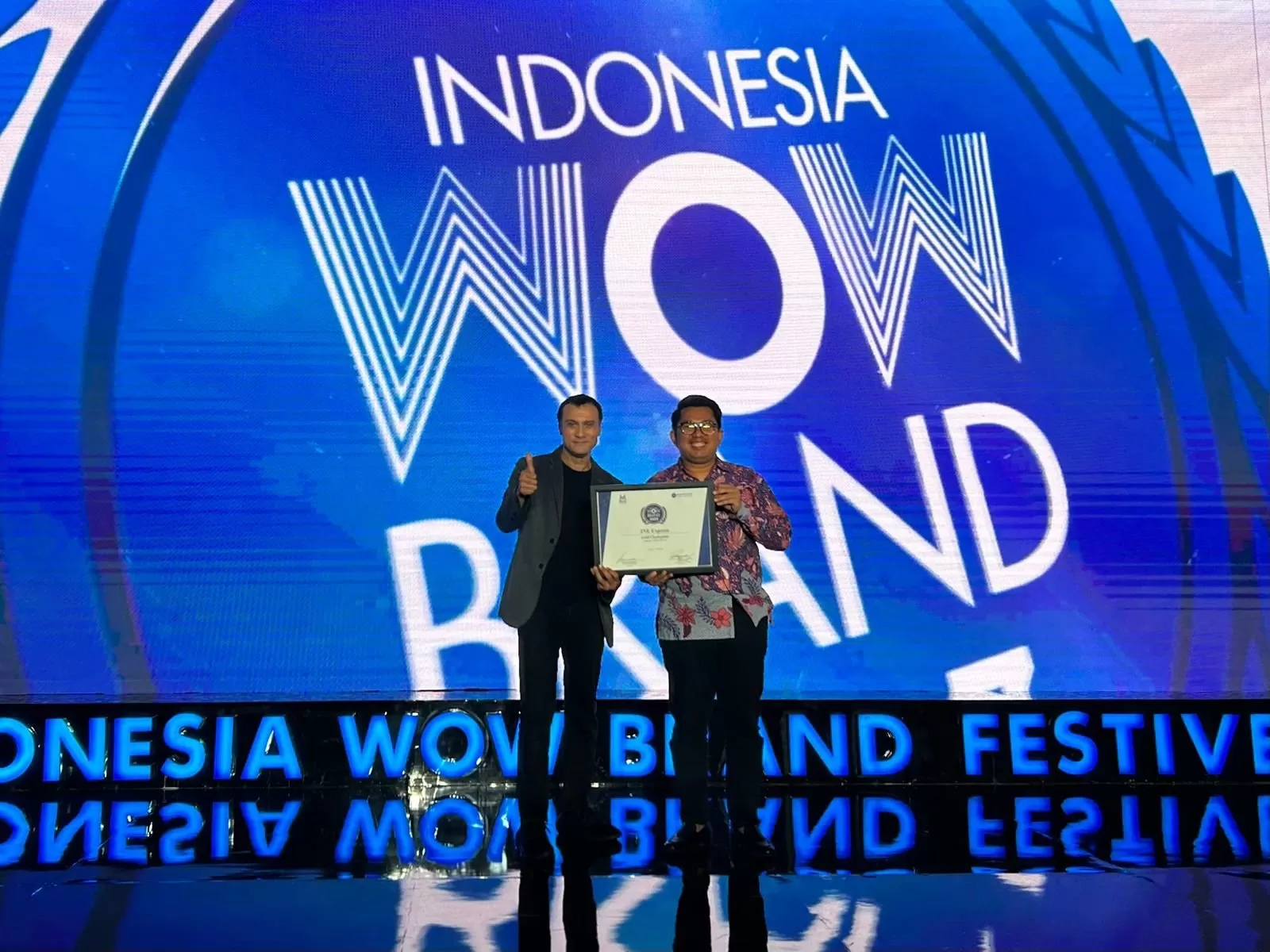 JNE Raih Penghargaan Gold Champion Kategori Courier Service Indonesia WOW Brand 2023Â 