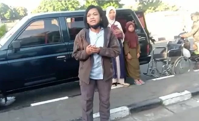 Kompol Theresia Dwi Andriyanti SPsi, MPsi Psikolog saat menyampaikan hoax adanya pengobatan Ida Dayak di Alkid. (Foto: Tangkapan layar video)