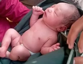 Bayi yang ditemukan di depan rumaf Taufiq.