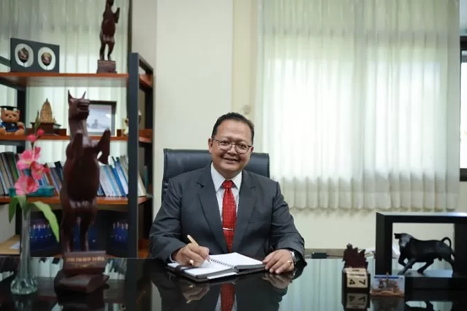 Dr. Suparmono, M.Si. Ketua STIM YKPN Yogyakarta, Peneliti Senior Sinergi Visi Utama Consulting, dan Pengurus ISEI Yogyakarta.