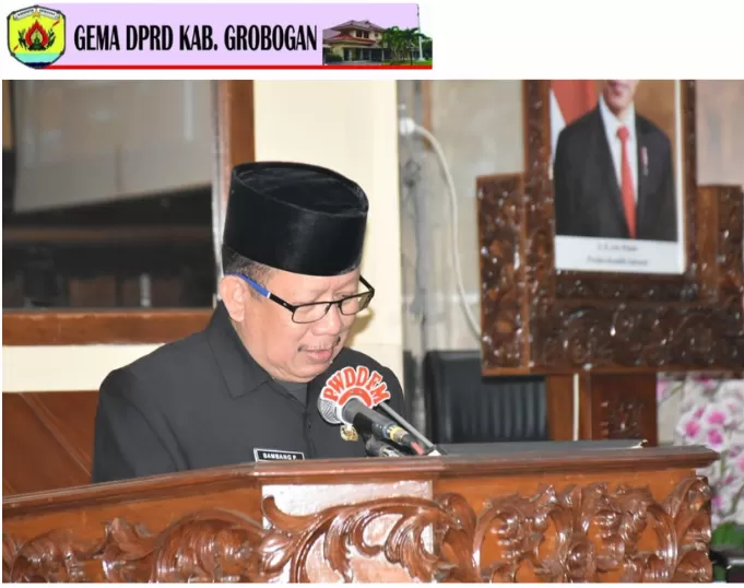 Wabup Grobogan saat menyampaikan penjelasan atas Raperda Pelaksanaan APBD 2022. (Foto: M Taslim Hadi)