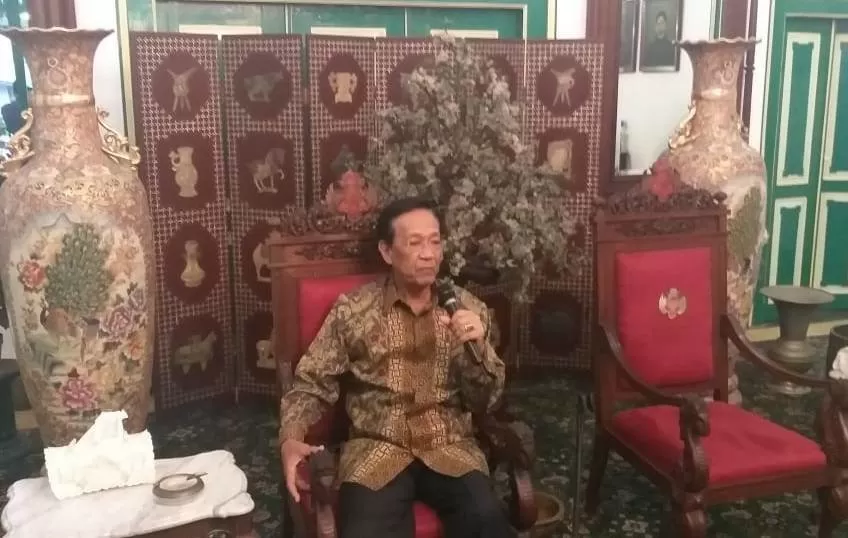 Sri Sultan Hemengku buwono X menggelar konferensi pers di Keraton Kilen. (Foto: Evi)