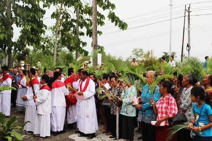 Ribuan Umat Katolik Gunungkidul Gelar Minggu Palma - Krjogja