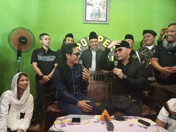 Deddy Sempat Bertanya Harus Pakai Baju Apa - Krjogja