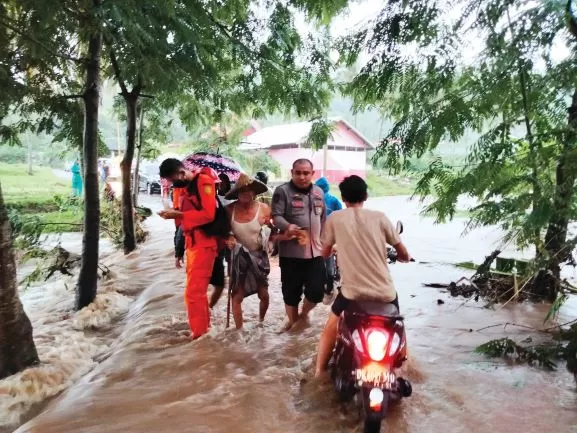 Banjir Di Lombok Utara, Satu Rumah Dan Warung Warga Hanyut - Lombok Post