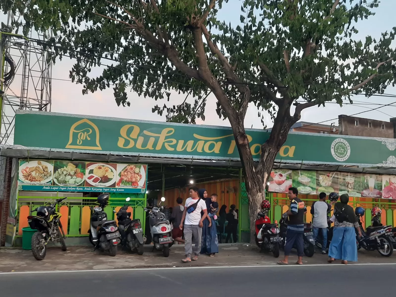 Bukber Dilarang, Kafe, Rumah Makan, Restoran Lesehan Batal Panen ...