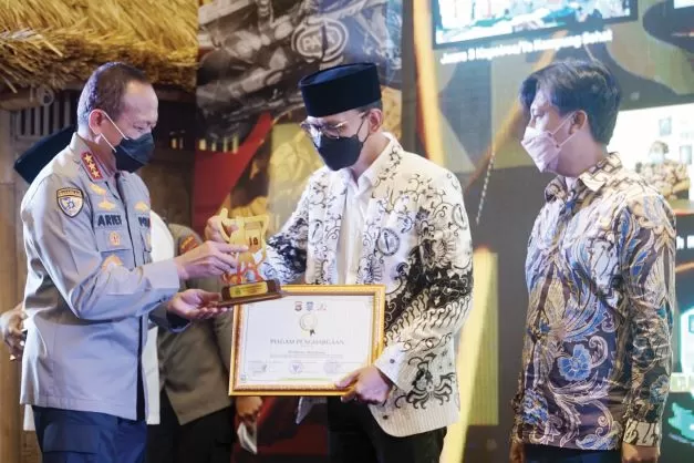 Wali Kota Mataram Terima Penghargaan Pada Ajang Kampung Sehat II Awards ...