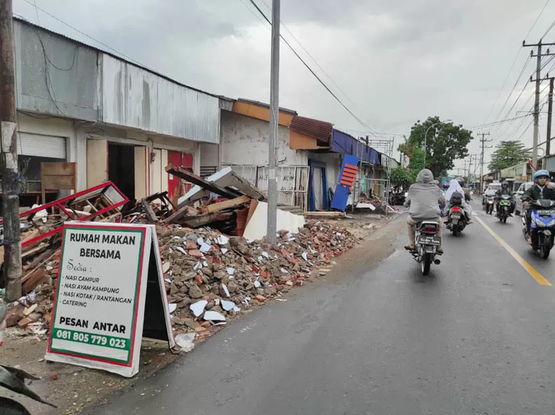 Pelebaran Jalan Di Tanjung KLU Sejumlah Toko Kena Gusur Lombok Post