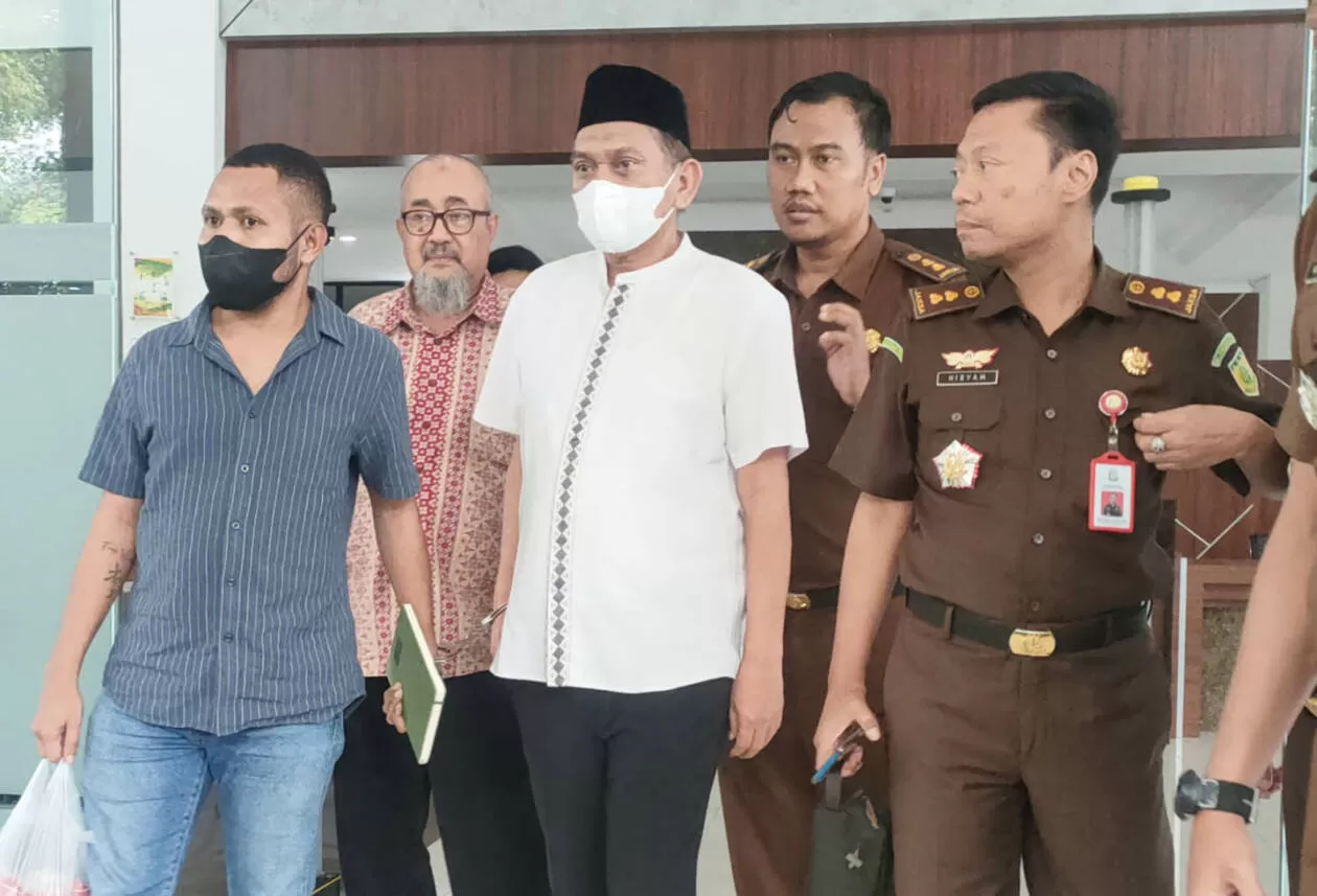 Tersangka Korupsi Izin Tambang Pasir Besi Praperadilankan Kejati NTB ...