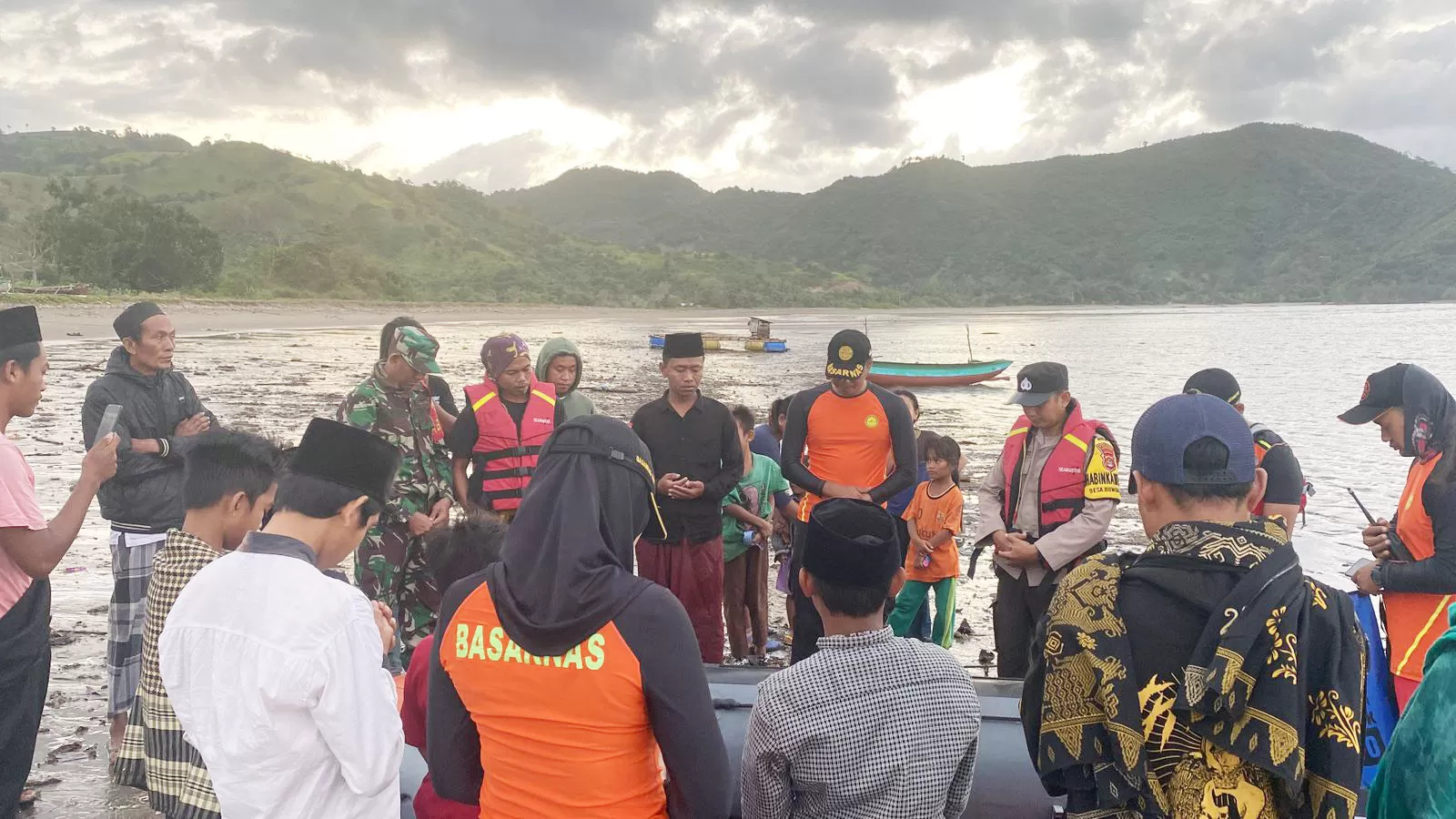 Dua Nelayan Terseret Ombak Saat Mancing Di Sekotong, Satu Orang ...