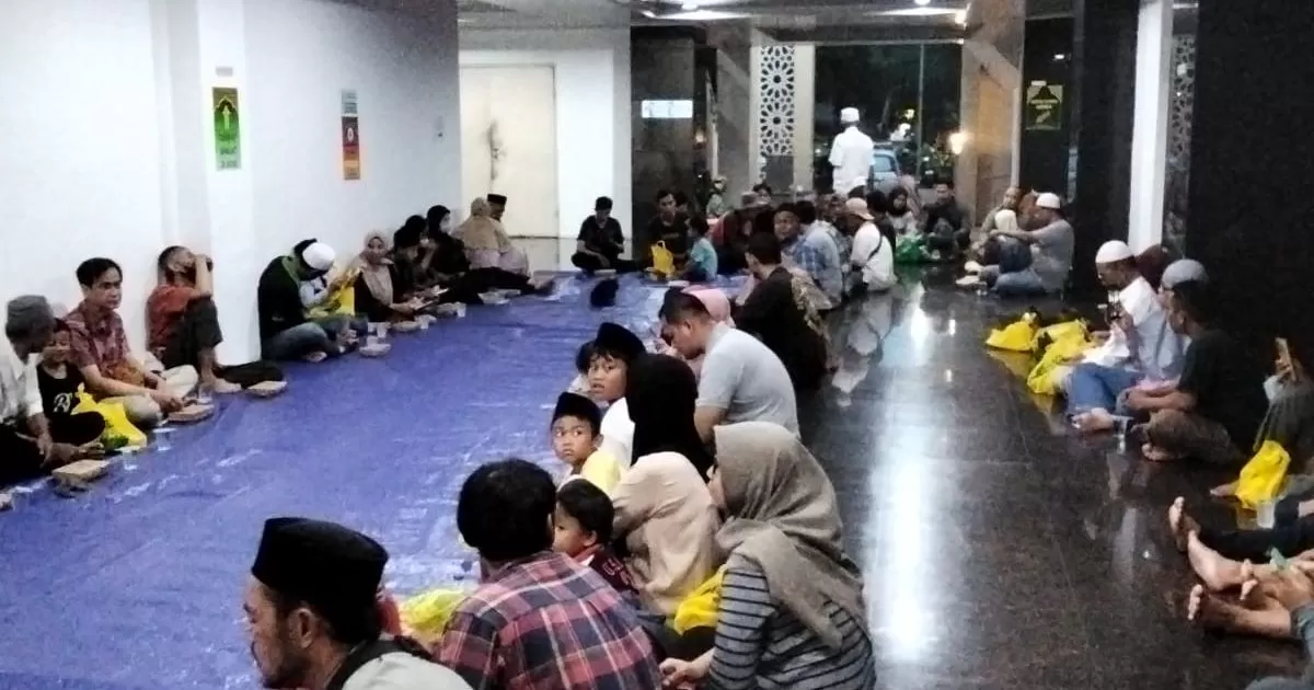 Pemkab Bogor Gelar Iftar Ramadan 1447 H, BKPSDM Bagikan 250 Paket Takjil di Masjid Nurul Wathon