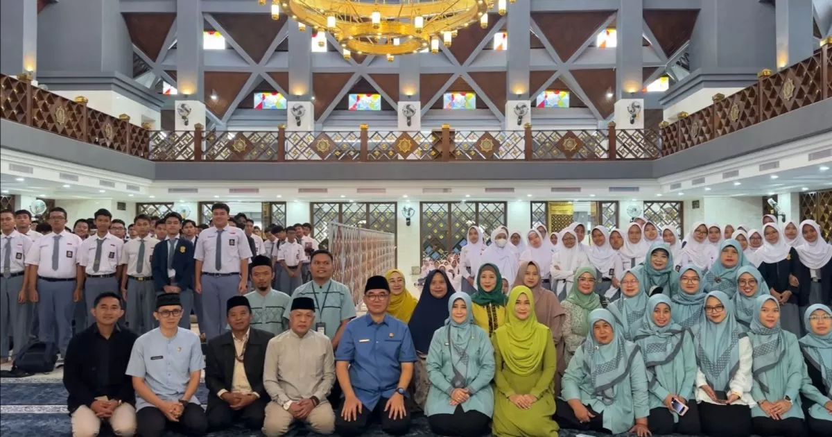 Ajat Rochmat Jatnika: Smartren Ekologi Takzim SMAN 2 Cibinong Bentuk Generasi Berakhlak dan Peduli Lingkungan