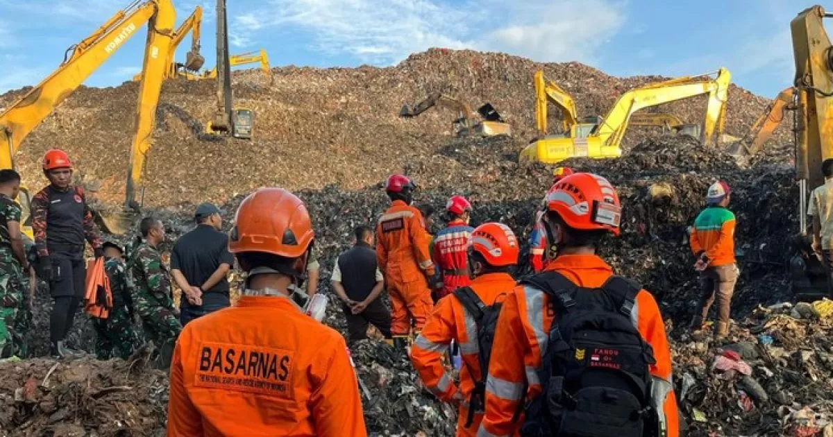 Longsor di TPST Bantargebang Bekasi, 3 Orang Tewas Tertimbun Gunungan Sampah