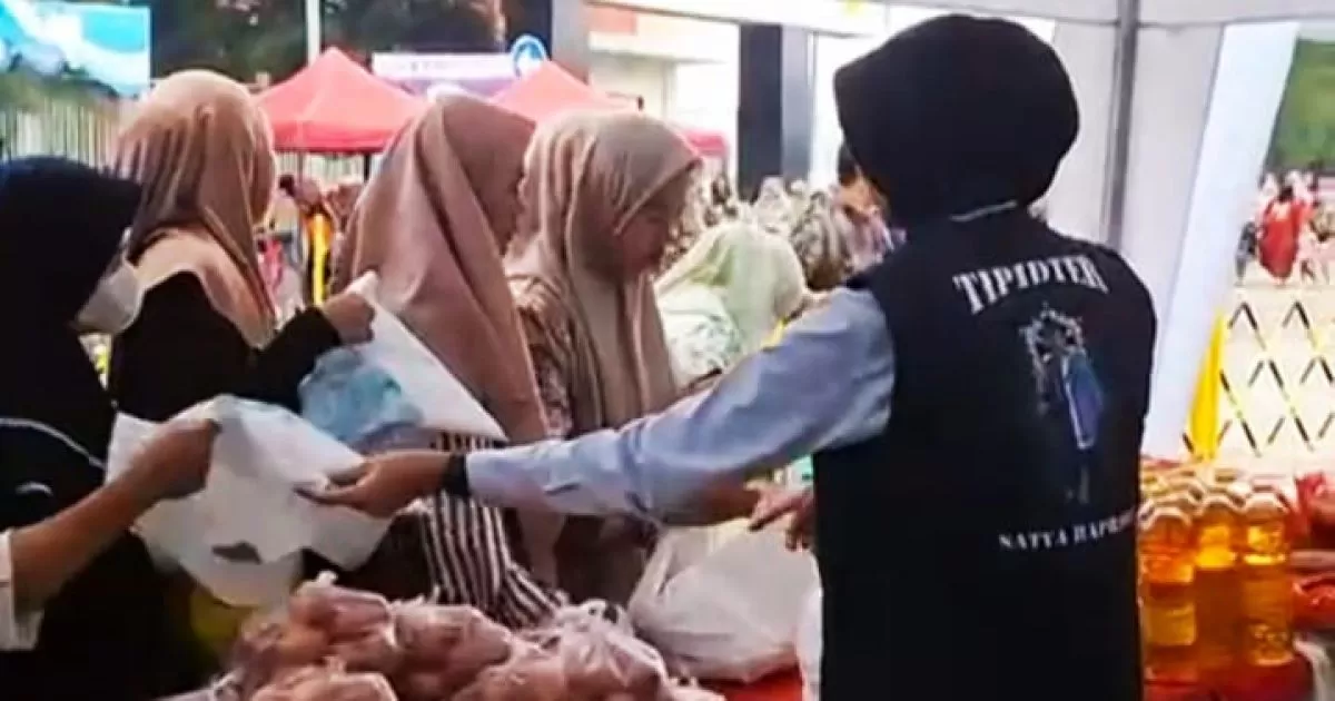 Polres Bogor Gelar Gerakan Pangan Murah di Pakansari, Warga Antre Beli Sembako Murah