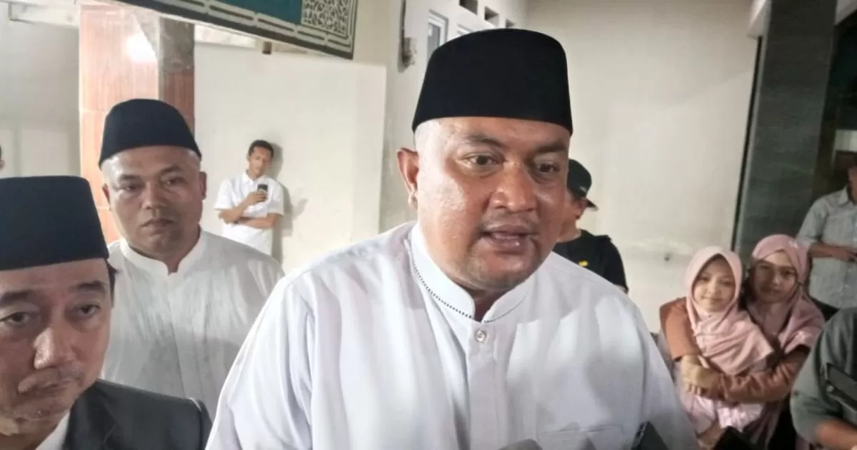 Bupati Bogor Rudy Susmanto Serahkan Bantuan Rp70 Juta untuk Masjid Al Futuhiyah Babakan Madang