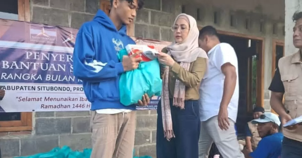 Dina Lorenza Audria Salurkan Bantuan Sembako untuk Warga Kapongan Situbondo