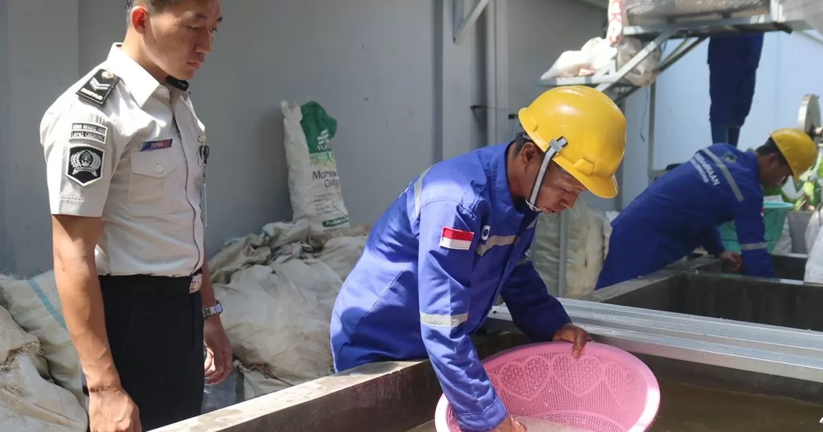 Warga Binaan Lapas Cibinong Olah Sampah Plastik Jadi Bernilai Ekonomi