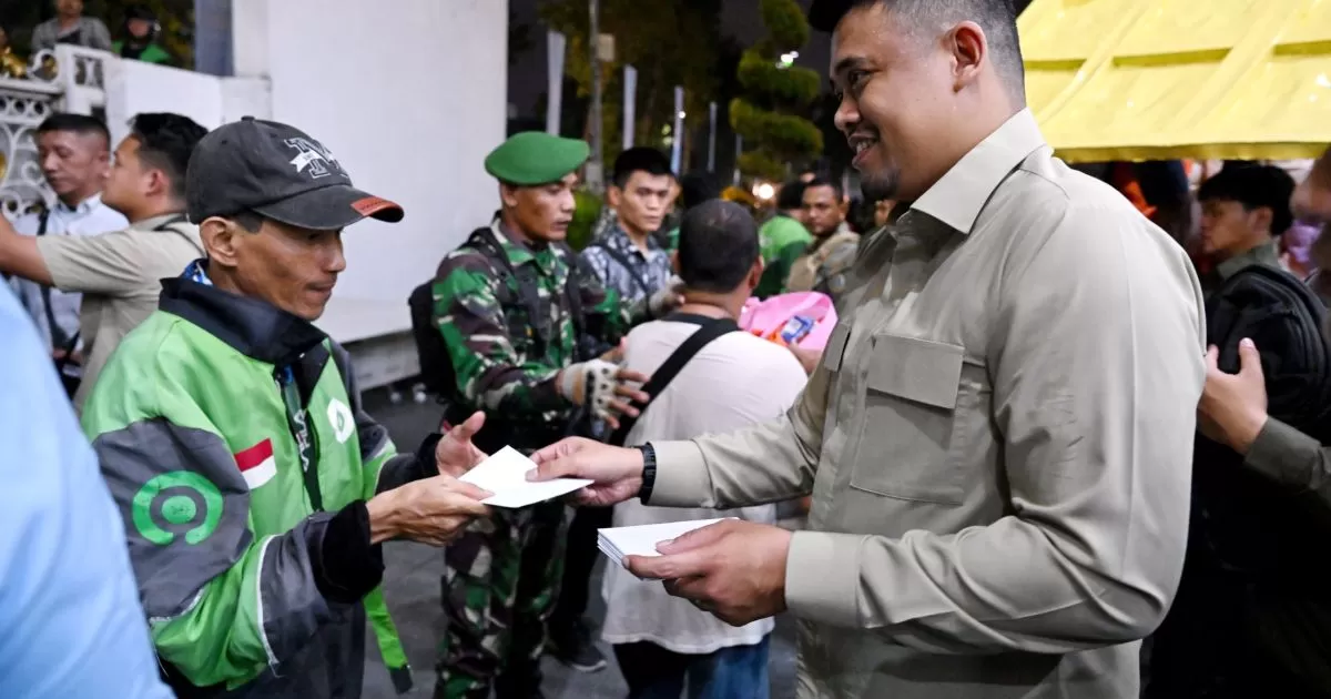 Bobby Nasution Bagikan 2.500 Paket Lebaran dari Presiden Prabowo di Medan, Ojol Antusias