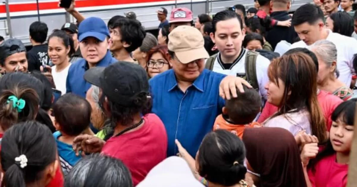 Momen Haru Prabowo Blusukan ke Kramat Senen, Warga Terkejut hingga Menangis Haru