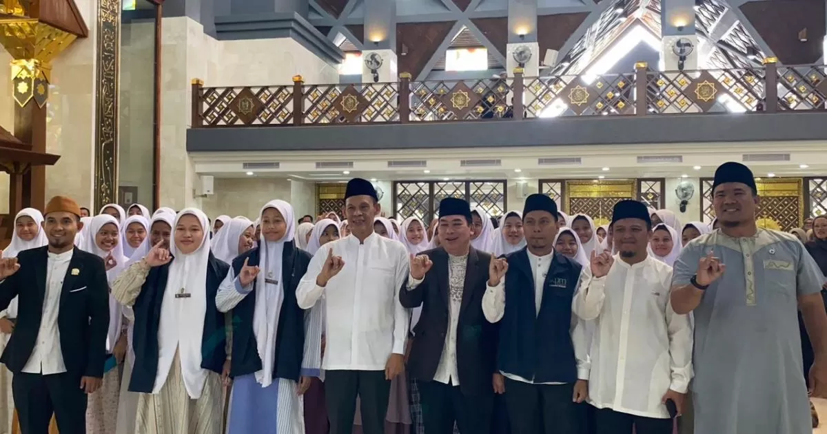 Jaro Ade Lepas Santri Bogor ke Gontor, Pesan Jaga Nama Baik dan Raih Ilmu