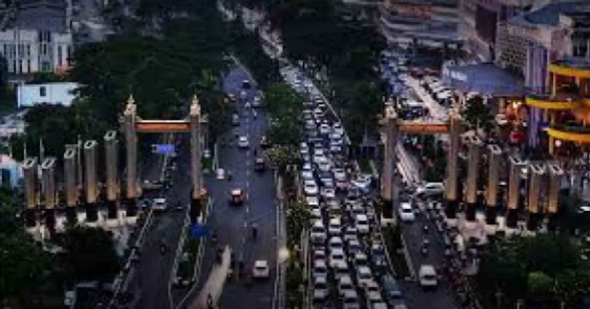 Prakiraan Cuaca Cibinong Hari Ini: Pagi Cerah, Siang Panas 32°C, Sore Berpotensi Hujan Ringan