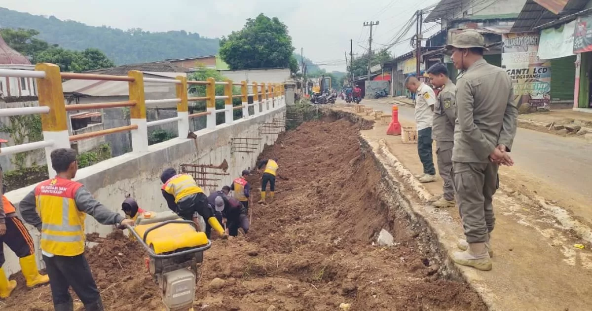 Pemkab Bogor Percepat Perbaikan Jalan Longsor Cikampak–Gunung Bunder, Akses Warga Segera Dipulihkan