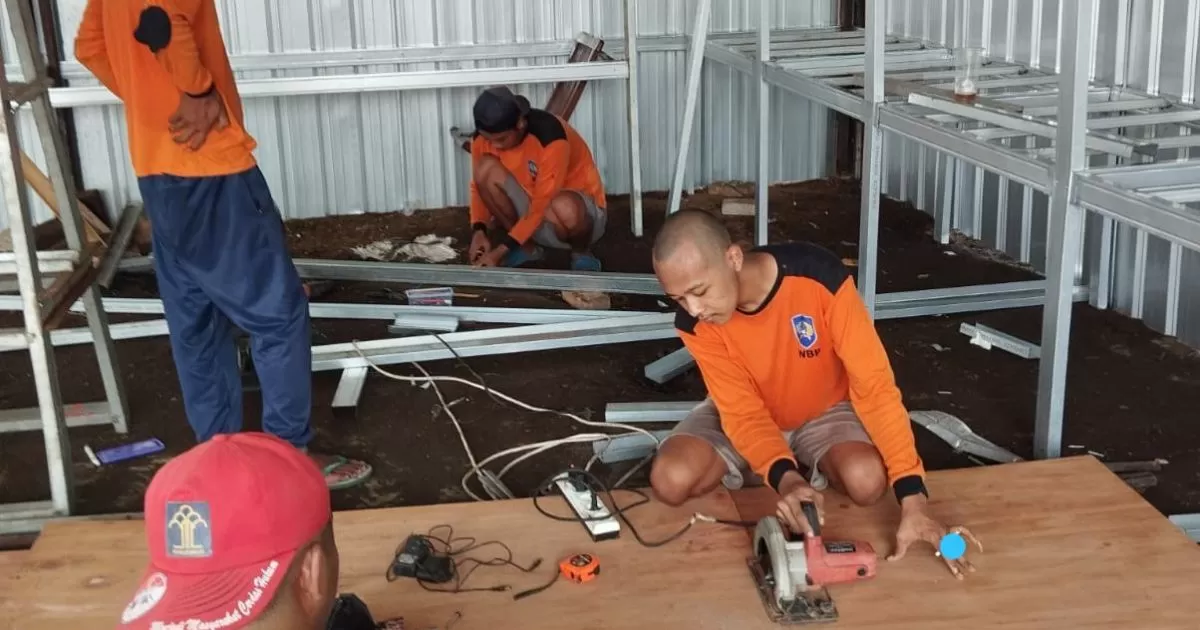 WBP Lapas Terbuka Kendal Bangun Kandang Ayam KUB Berbasis Baja Ringan, Asah Keterampilan Konstruksi Modern