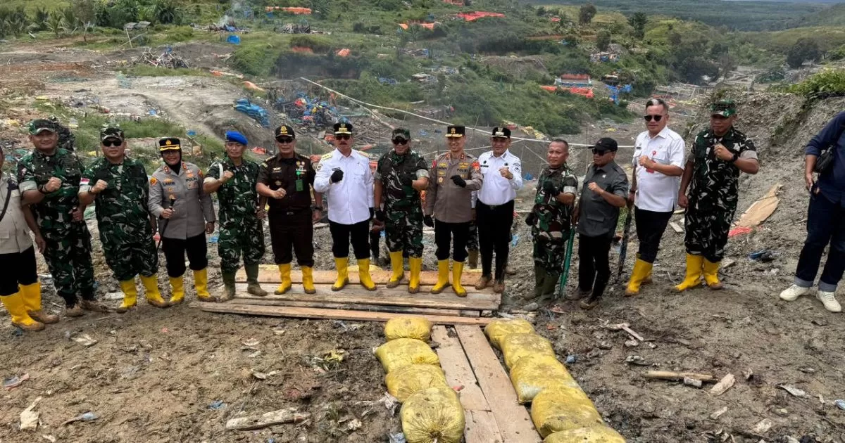 Tinjau Gunung Botak, Gubernur Hendrik Lewerissa Tegaskan Penertiban Tambang Ilegal Harus Berkelanjutan