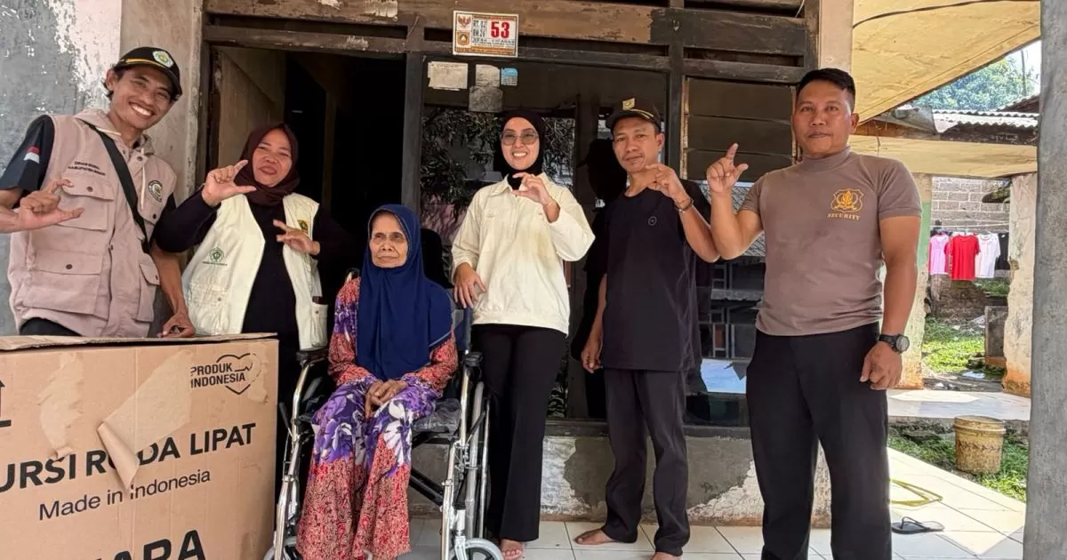 IPSM Gunung Putri dan TP PKK Cicadas Peduli Lansia, Salurkan Bantuan Kursi Roda