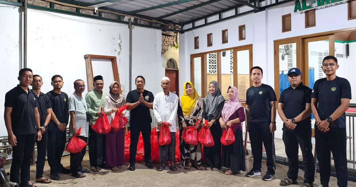 Lapas Cibinong Bagikan 220 Paket Daging Kurban kepada Warga Sekitar pada Iduladha 1447 H