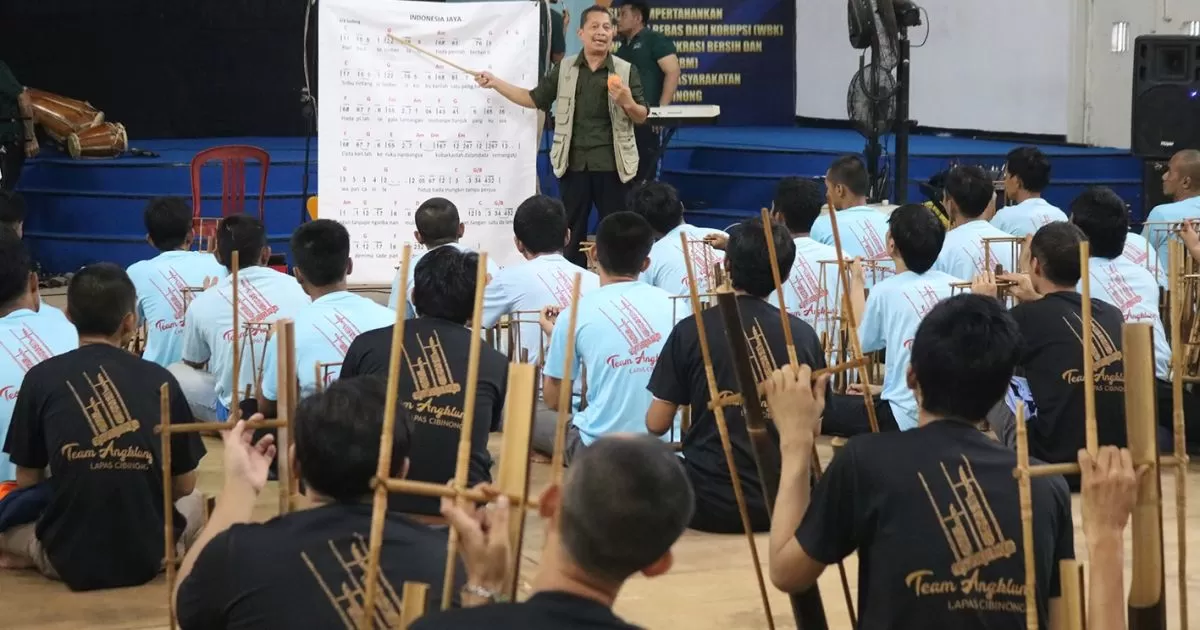 Lapas Cibinong Latih Warga Binaan Bermain Angklung, Bangun Karakter dan Lestarikan Budaya