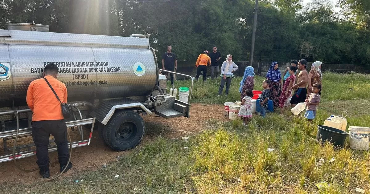 137 KK di Babakan Madang Terdampak Kekeringan, BPBD Bogor Salurkan 5.000 Liter Air Bersih