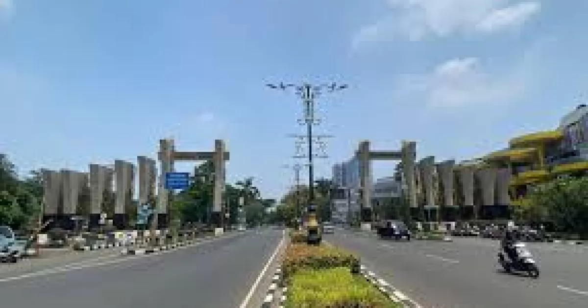 Cuaca Cibinong Hari Ini: Siang Terik Capai 33°C, Hujan Ringan Diprediksi Guyur Sore Hari