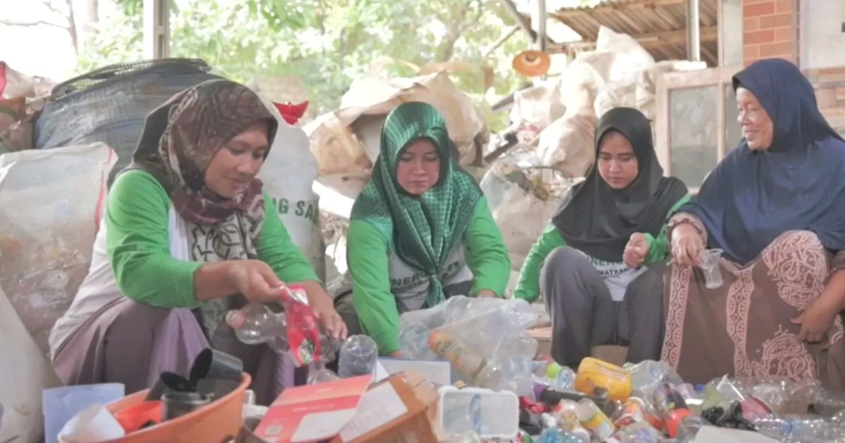 Perkuat Ekonomi Sirkular, Solusi Bangun Indonesia Gandeng Bank Sampah di Klapanunggal