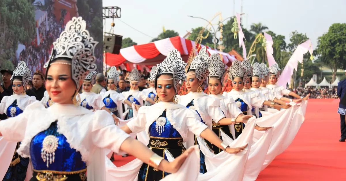 Ribuan Warga Padati Helaran Budaya Mapag Pajajaran Anyar di Alun-alun Bogor
