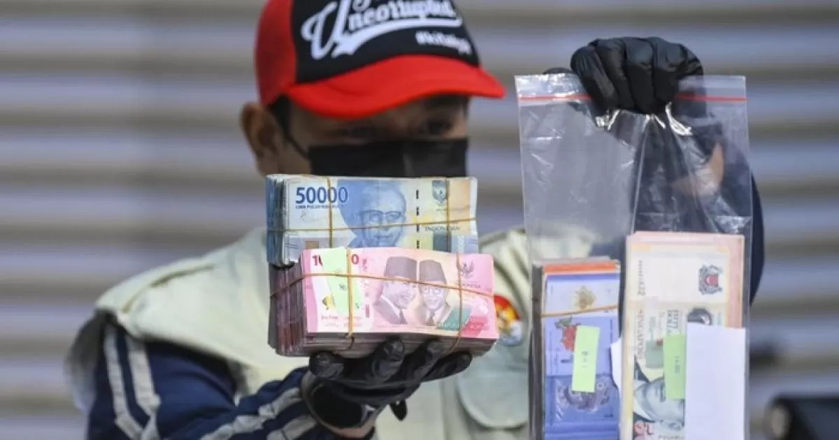 KPK Tetapkan Bupati Langkat Syah Afandin Tersangka Dugaan Suap Proyek, Sita Uang Miliaran Rupiah