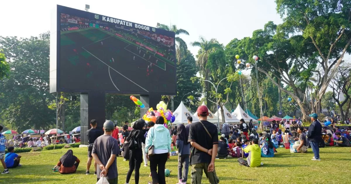 Rudy Susmanto Hidupkan Ruang Publik Lewat Nobar Piala Dunia di Videotron, UMKM dan Warga Kabupaten Bogor Ikut Bergairah