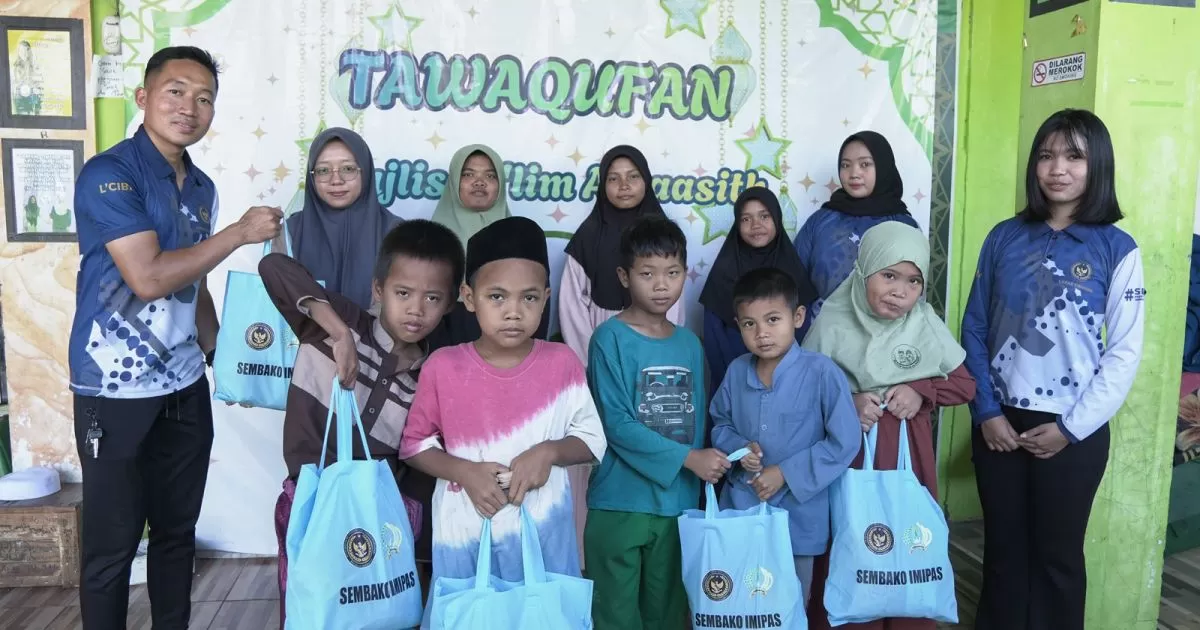 Lapas Cibinong Tebar Kepedulian Lewat Jumat Berkah, Bagikan Paket Sembako untuk Warga Sekitar