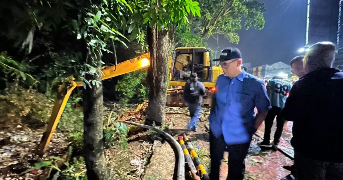Pemkab Bogor Kerahkan Alat Berat Angkut 60 Truk Sampah di Kali Baru Cibinong, Cegah Banjir