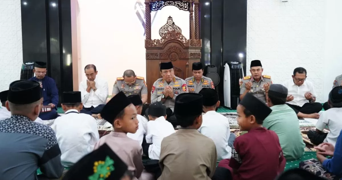 Wakapolri Dedi Prasetyo Santuni 80 Anak Yatim di Akpol Semarang
