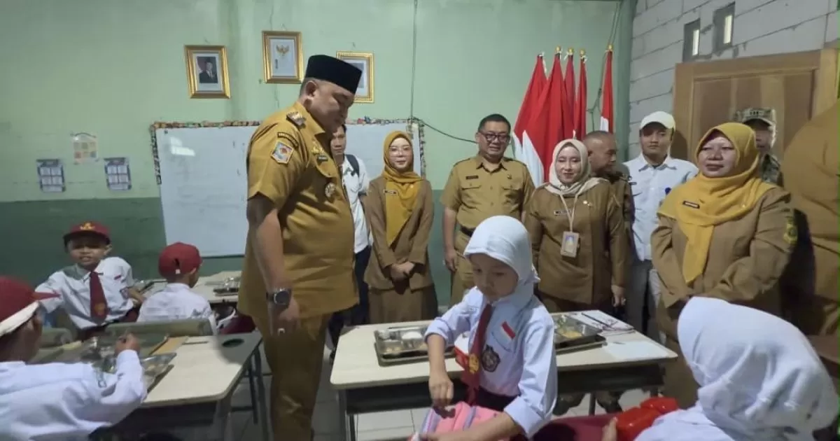 Bupati Bogor Rudy Susmanto Pastikan Program Makan Bergizi Gratis Berjalan Baik, Siswa Minta MBG Dilanjutkan