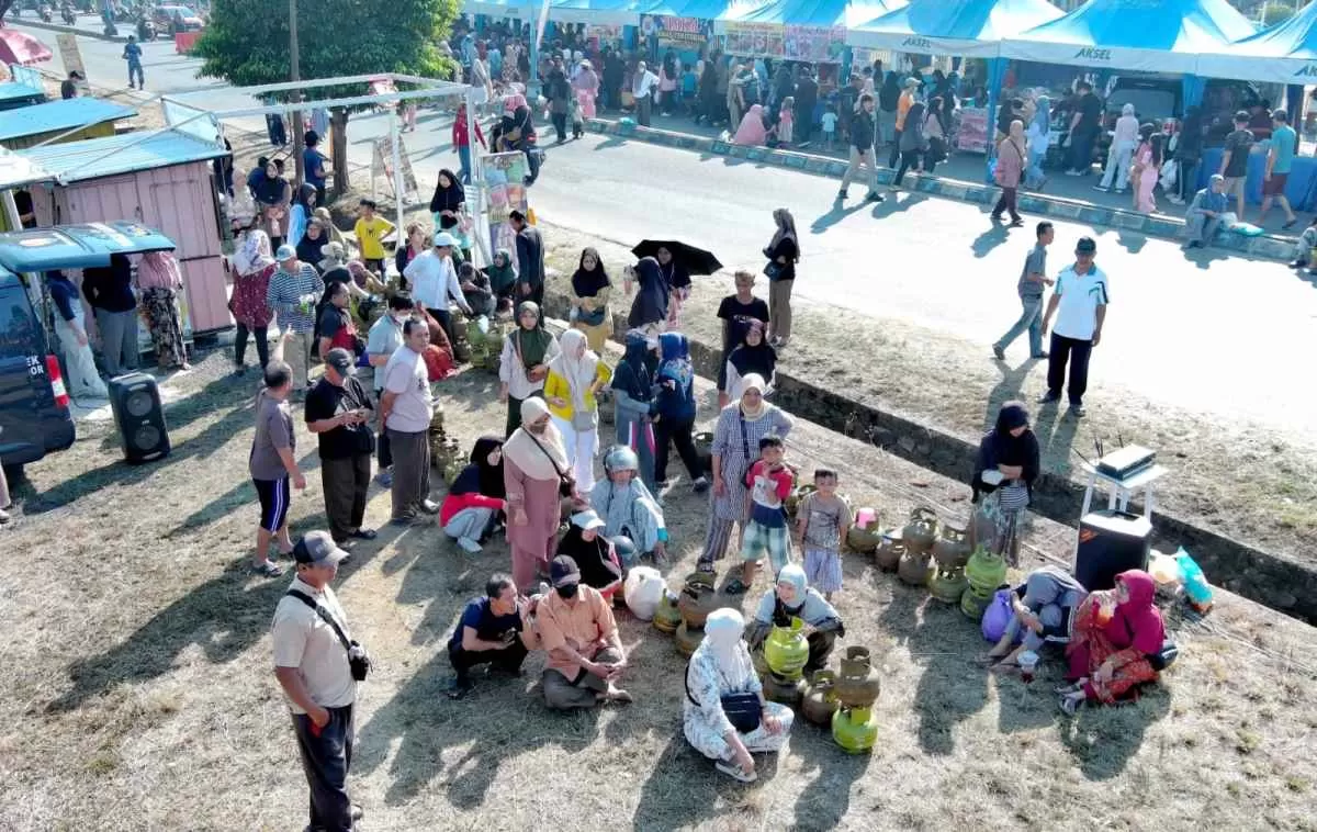Lanud Sjamsudin Noor Gelar Bakti Sosial Kesehatan dan Bazar UMKM Murah Peringati Hari Bakti ke-79 TNI AU