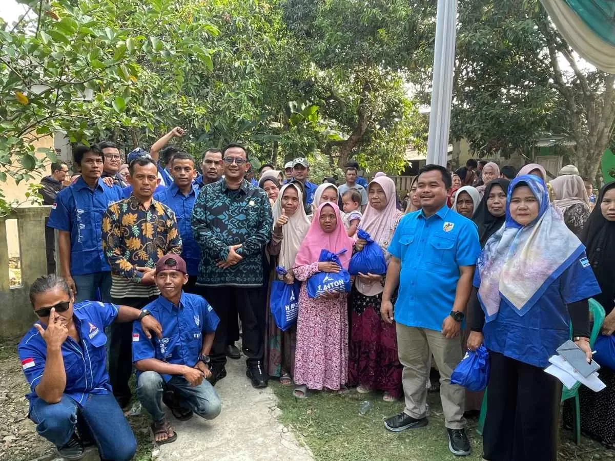 Reses di Desa Sukarasa, H. Anton Sukartono Suratto Salurkan Internet Gratis, Sembako dan Santunan Anak Yatim