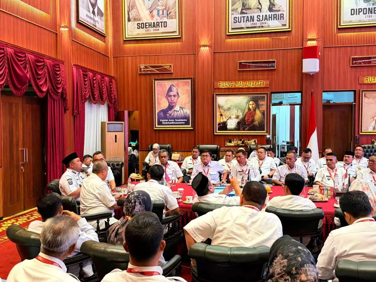 Rakor Bersama Camat, Rudy Susmanto Dorong Pelayanan Publik Lebih Cepat dan Responsif