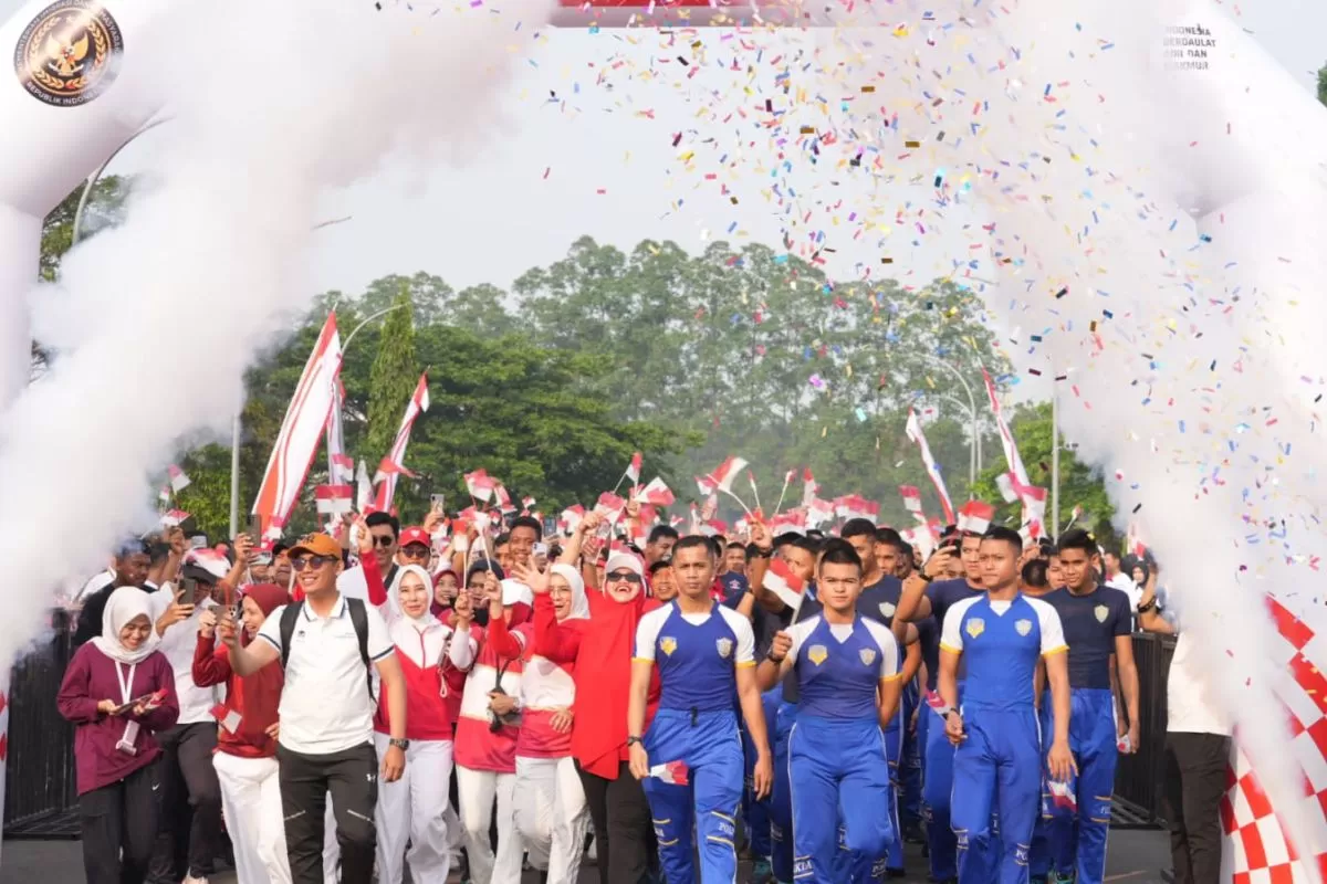 Semarak HUT ke-81 RI, Lapas Cibinong Ikuti Fun Walk dan Bakti Sosial Kemenimipas